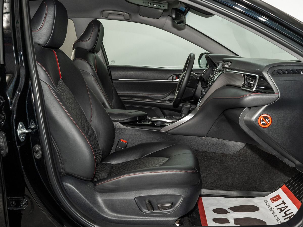Toyota Camry 2020 - фото автомобиля
