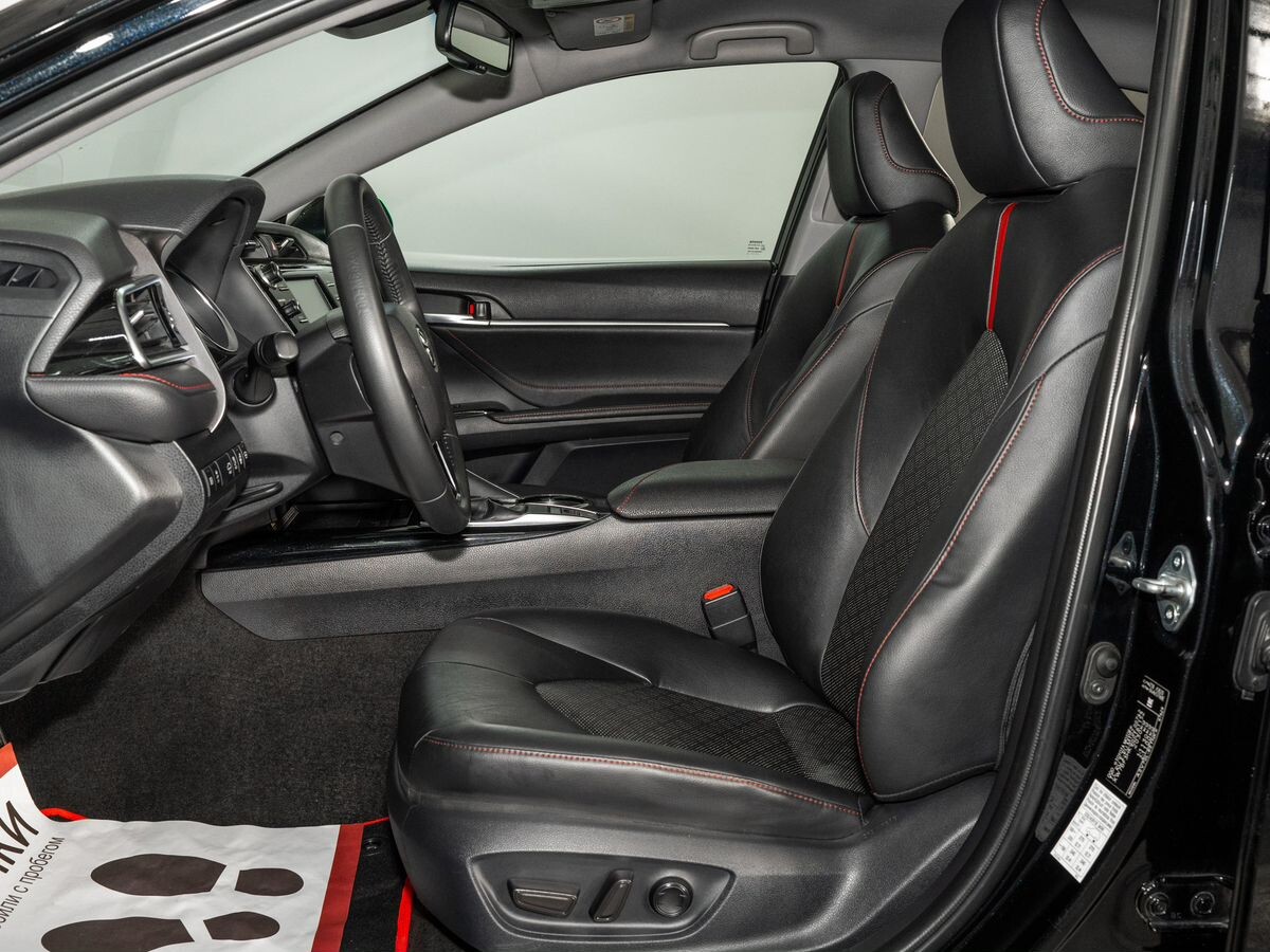 Toyota Camry 2020 - фото автомобиля