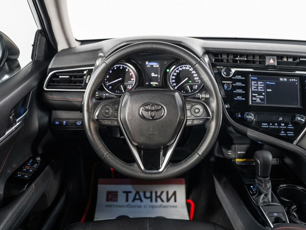 Toyota Camry 2020 - фото автомобиля