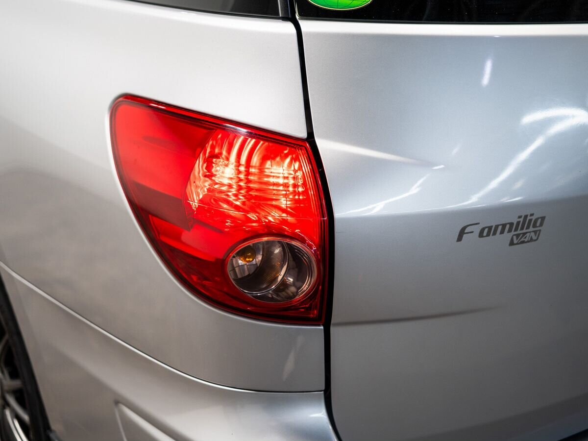 Mazda Familia 2017 - фото автомобиля