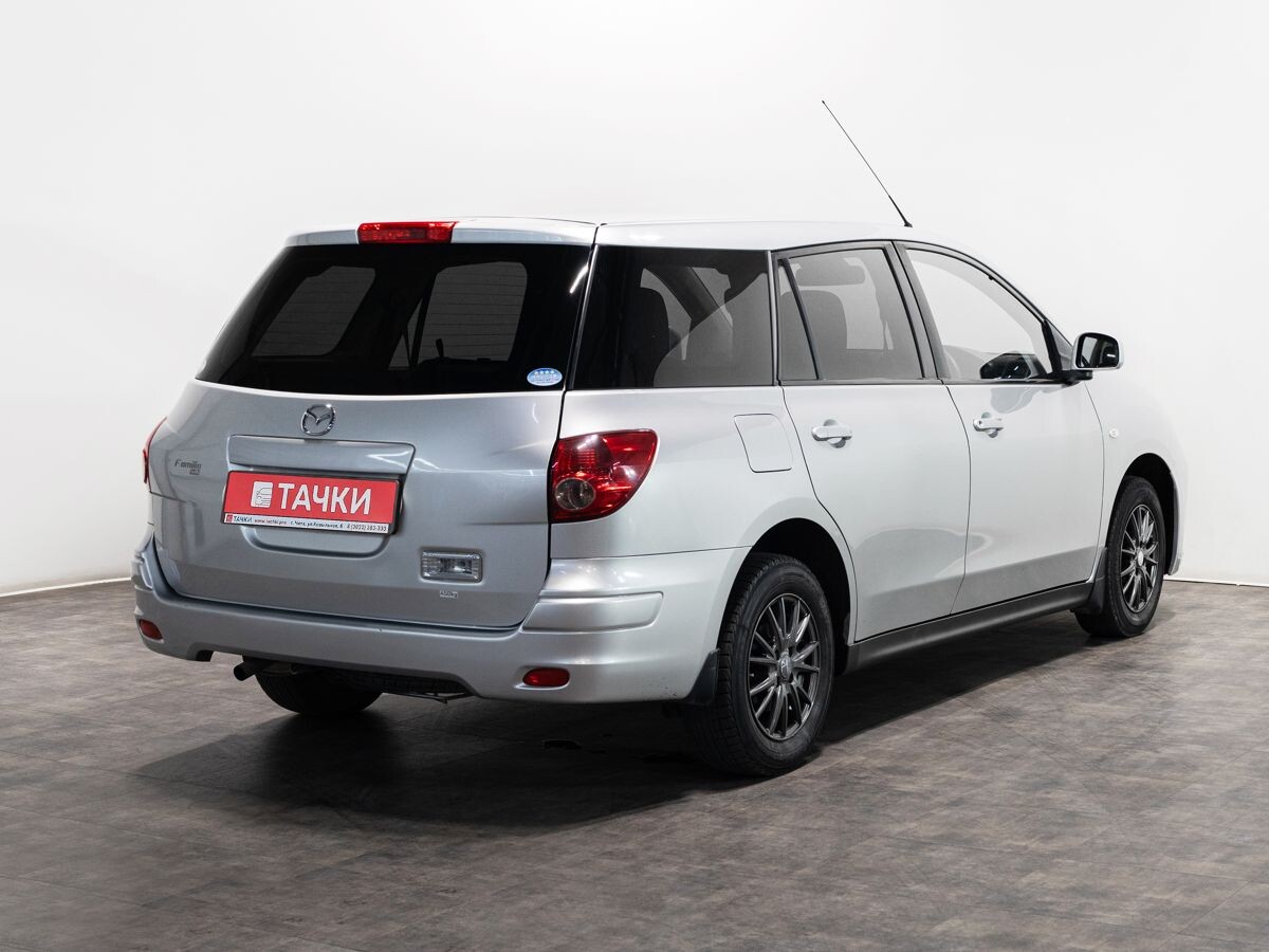 Mazda Familia 2017 - фото автомобиля