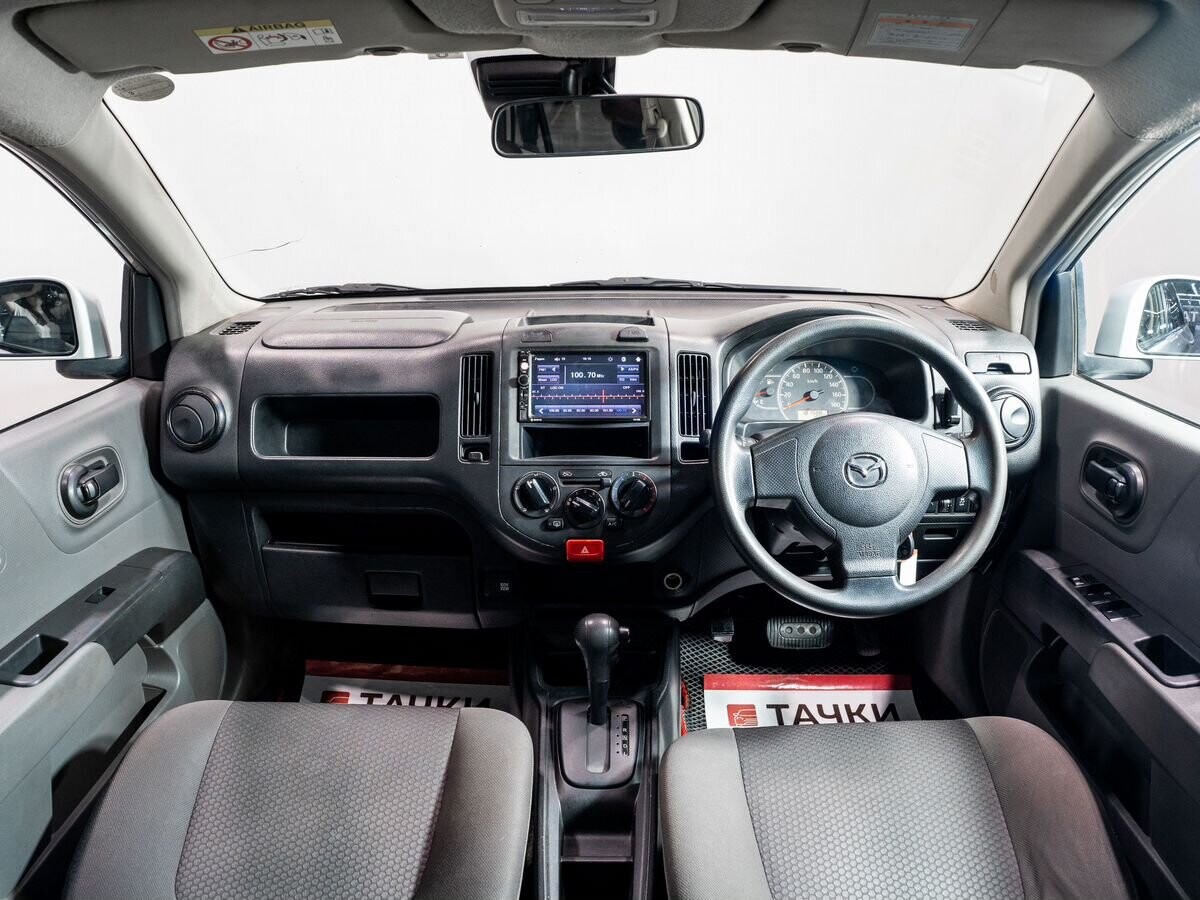 Mazda Familia 2017 - фото автомобиля