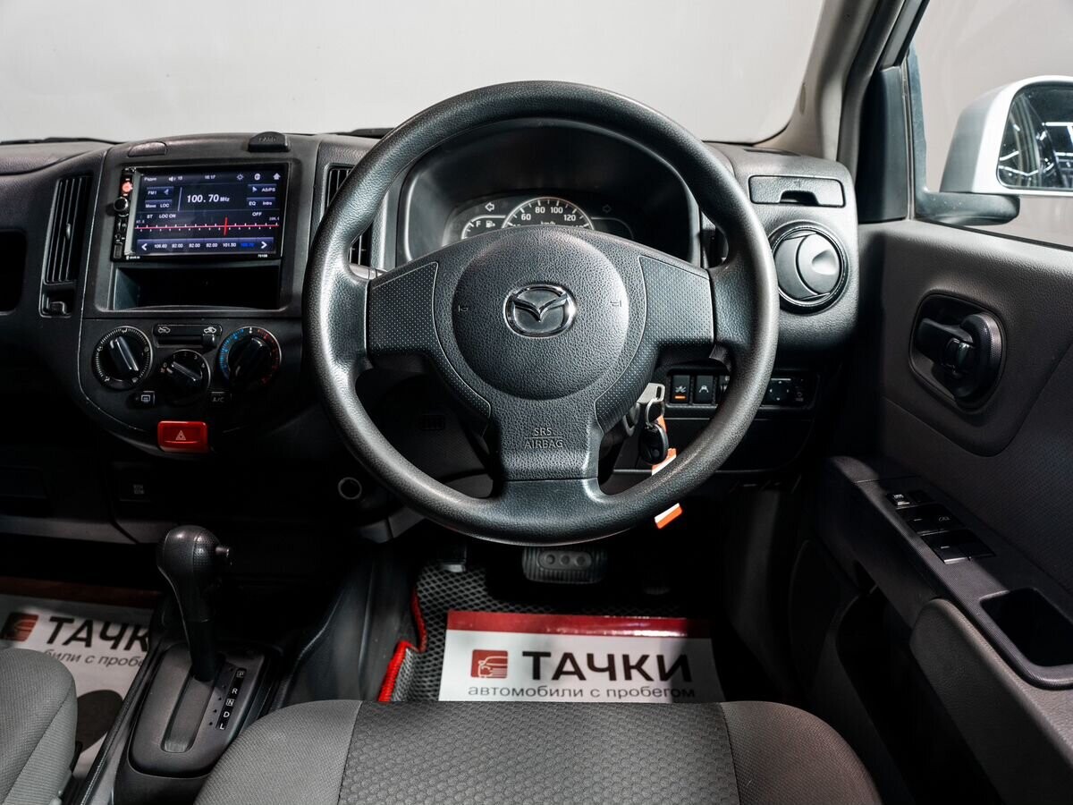 Mazda Familia 2017 - фото автомобиля
