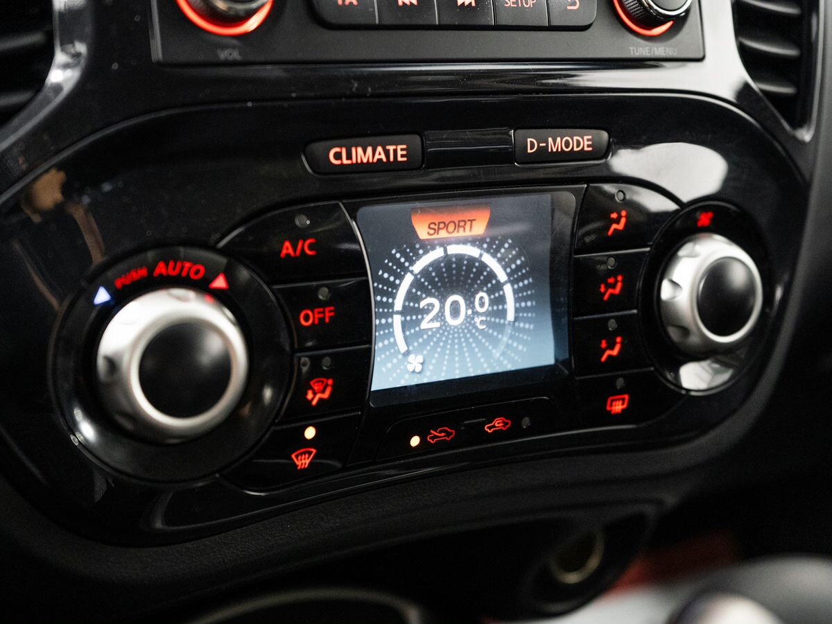 Nissan Juke 2012 - фото автомобиля