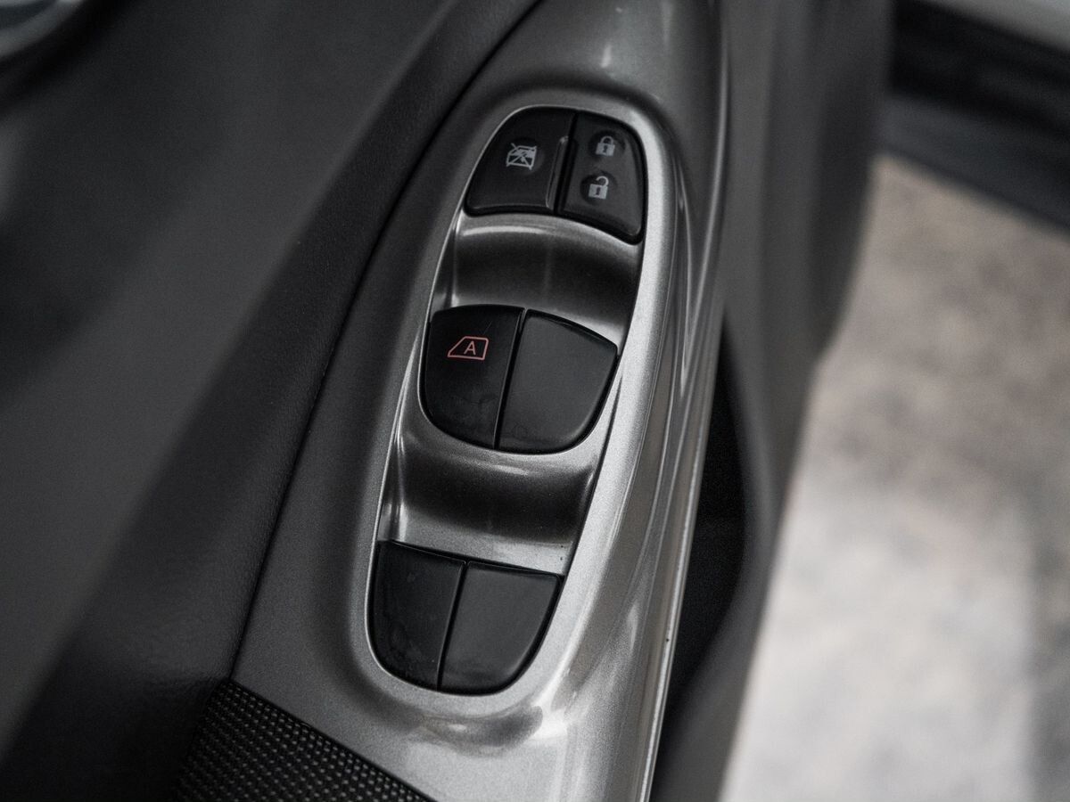 Nissan Juke 2012 - фото автомобиля