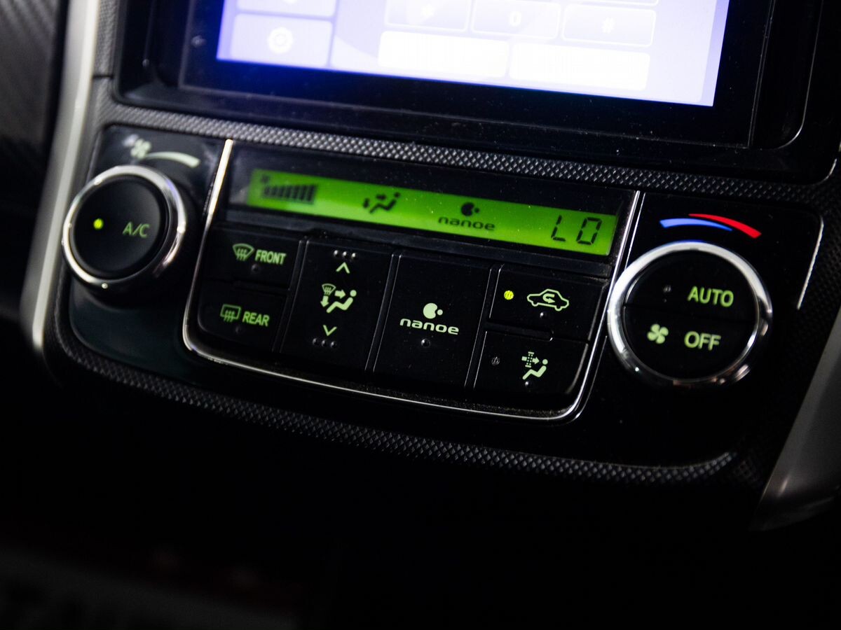 Toyota Corolla Fielder 2012 - фото автомобиля