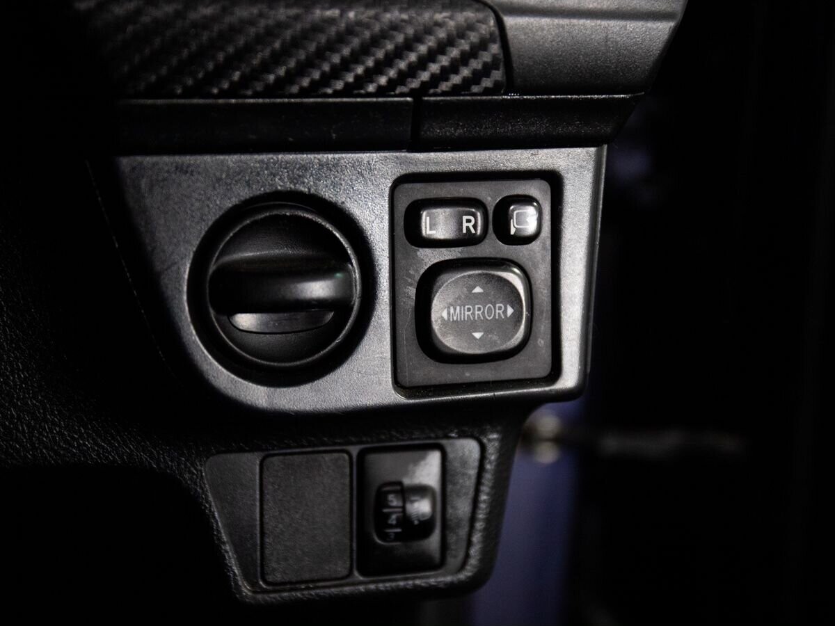 Toyota Corolla Fielder 2012 - фото автомобиля