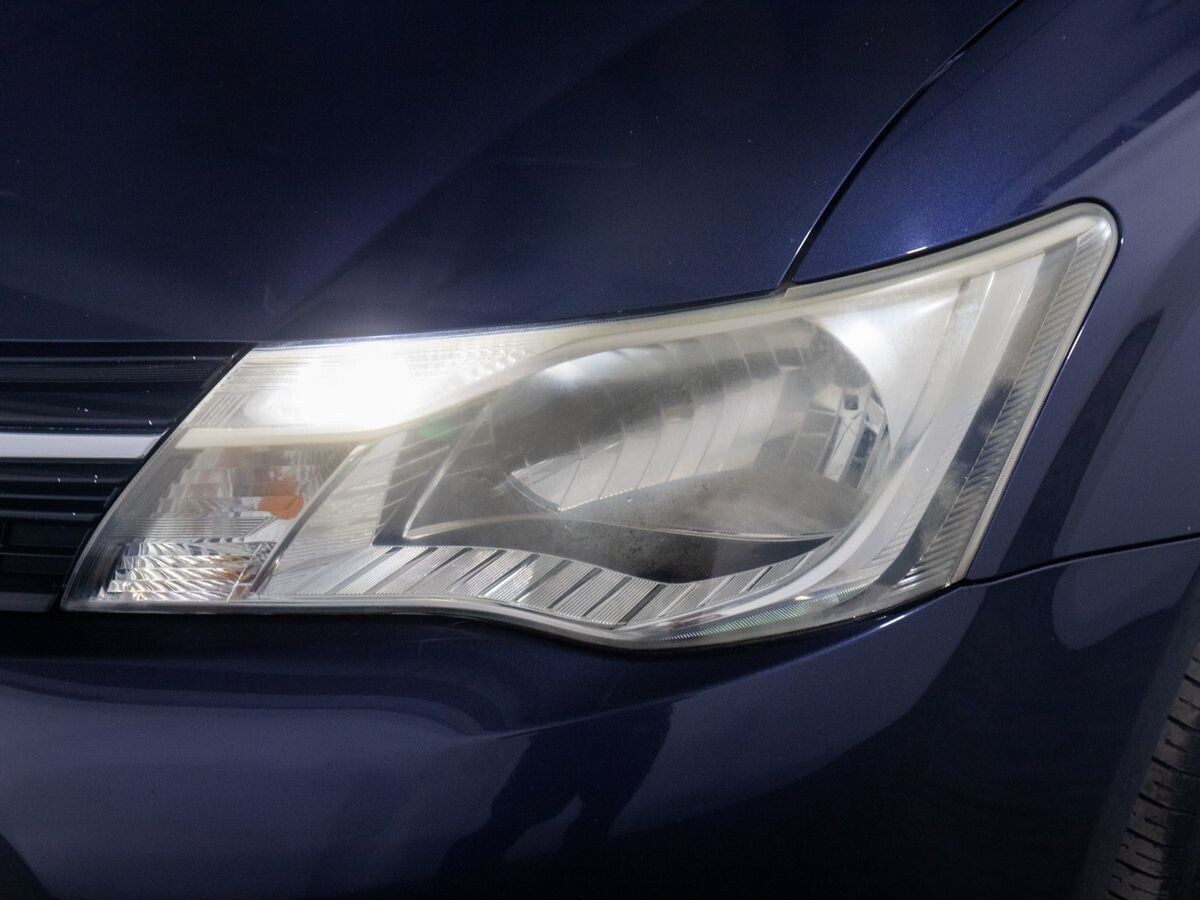 Toyota Corolla Fielder 2012 - фото автомобиля