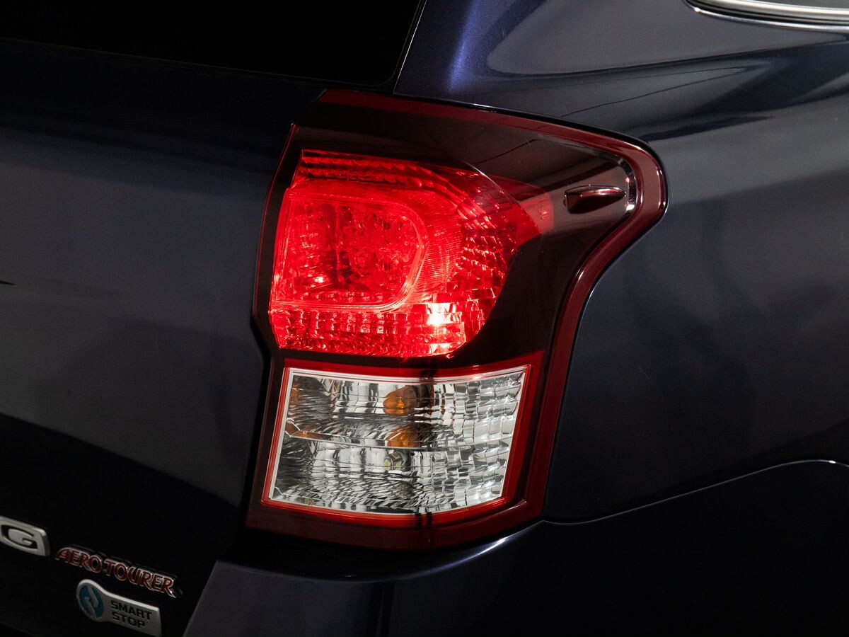 Toyota Corolla Fielder 2012 - фото автомобиля
