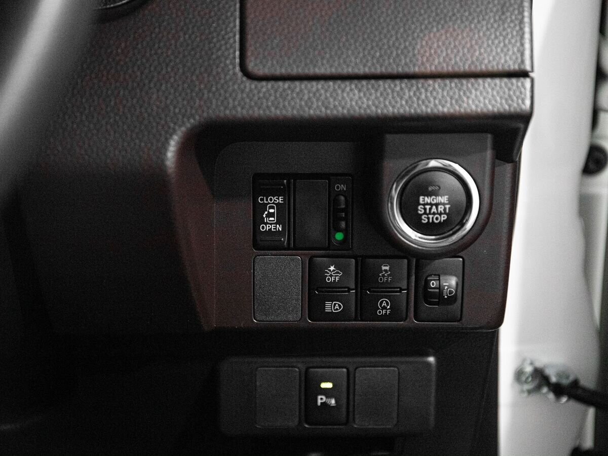 Toyota Tank 2020 - фото автомобиля