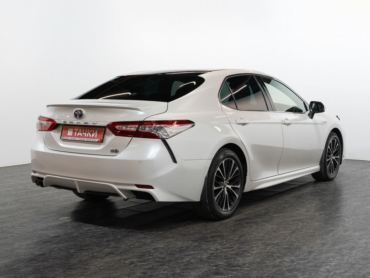 Toyota Camry 2018 - фото автомобиля
