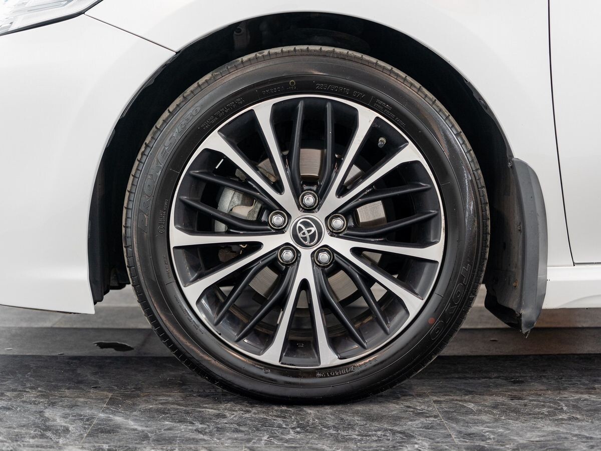 Toyota Camry 2018 - фото автомобиля