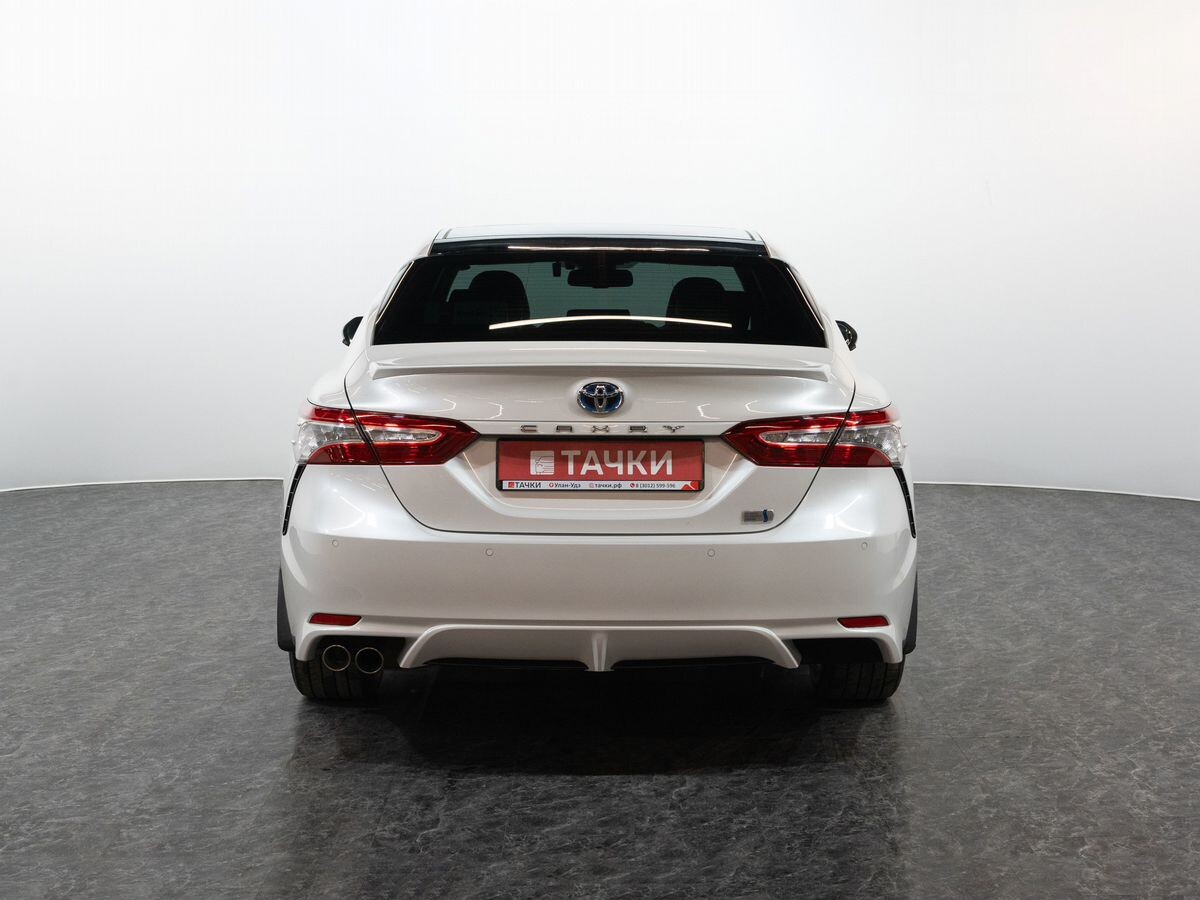 Toyota Camry 2018 - фото автомобиля
