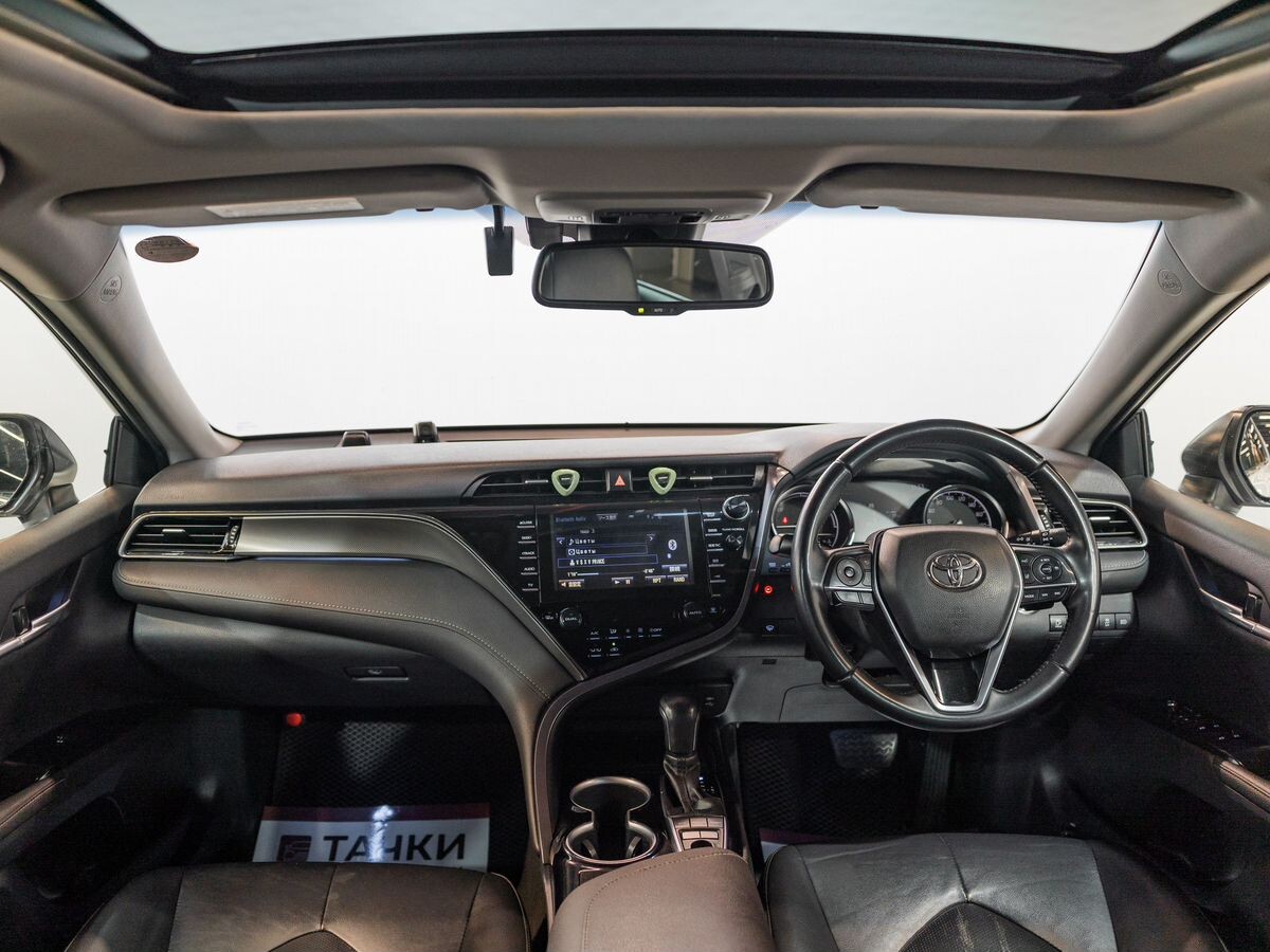 Toyota Camry 2018 - фото автомобиля