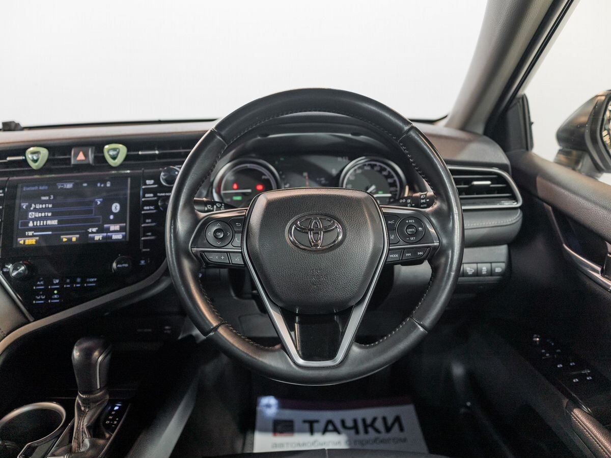 Toyota Camry 2018 - фото автомобиля