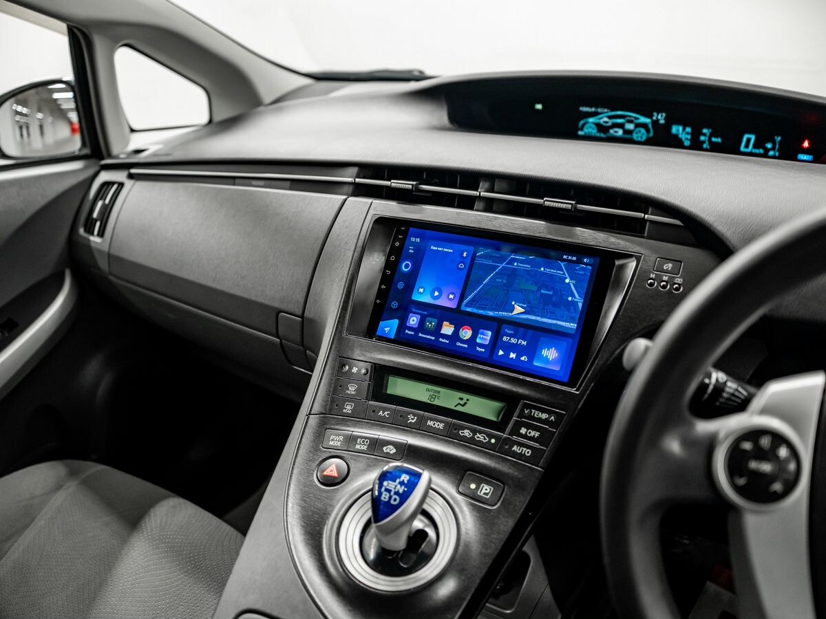 Toyota Prius 2010 - фото автомобиля