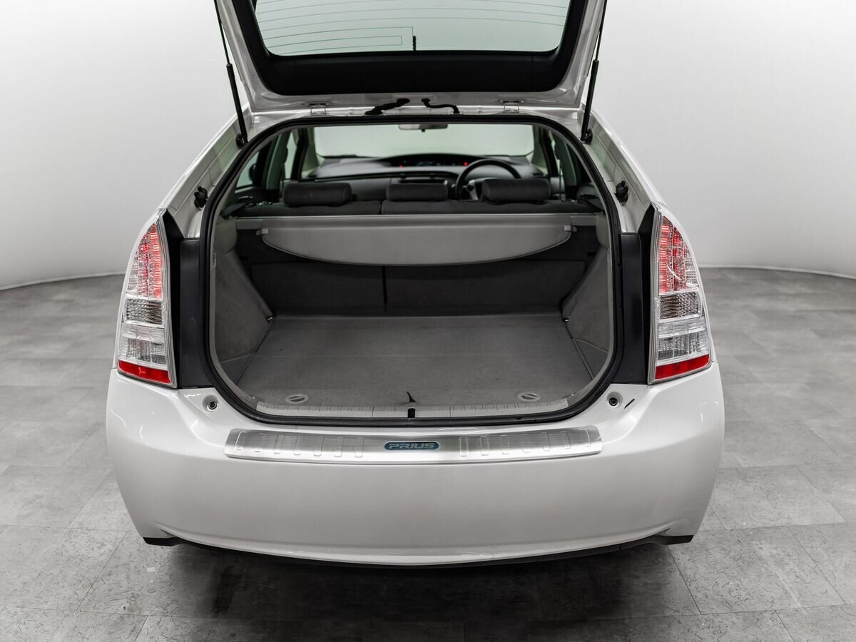 Toyota Prius 2010 - фото автомобиля