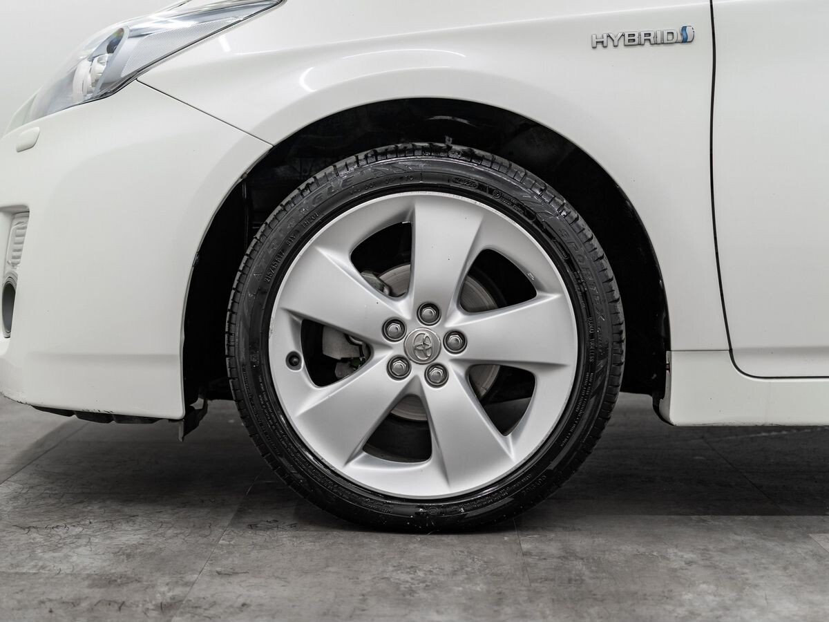 Toyota Prius 2010 - фото автомобиля
