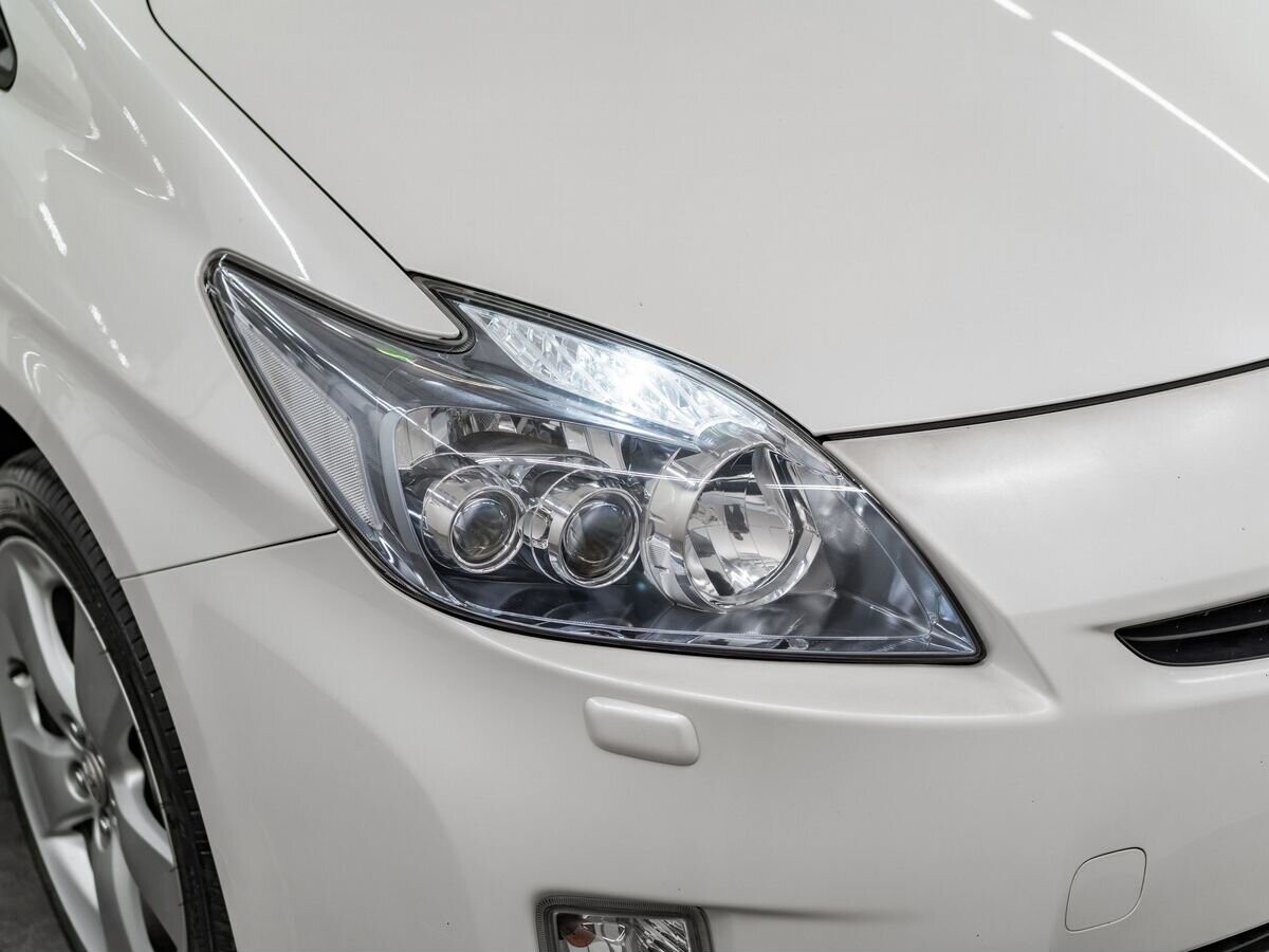 Toyota Prius 2010 - фото автомобиля
