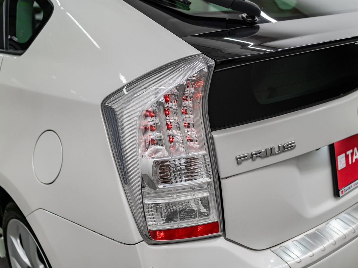 Toyota Prius 2010 - фото автомобиля