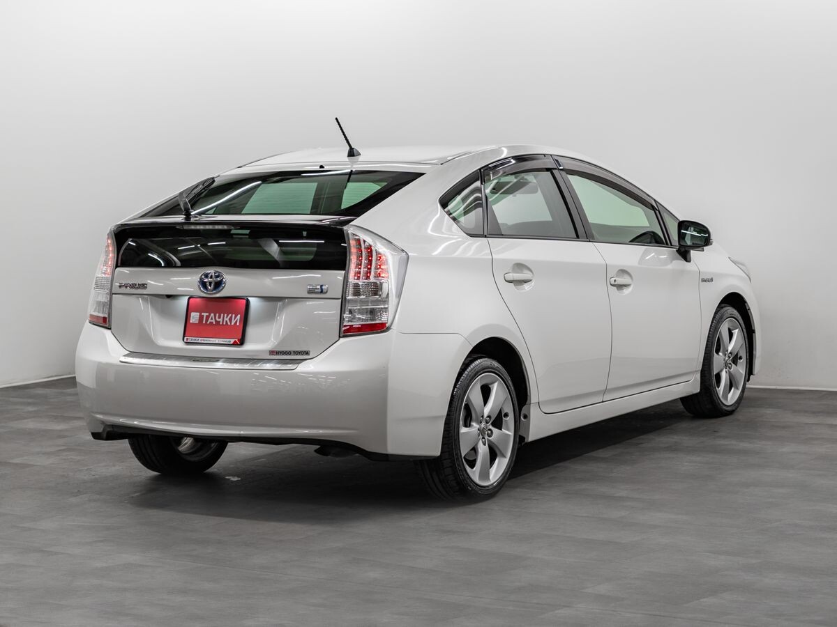 Toyota Prius 2010 - фото автомобиля