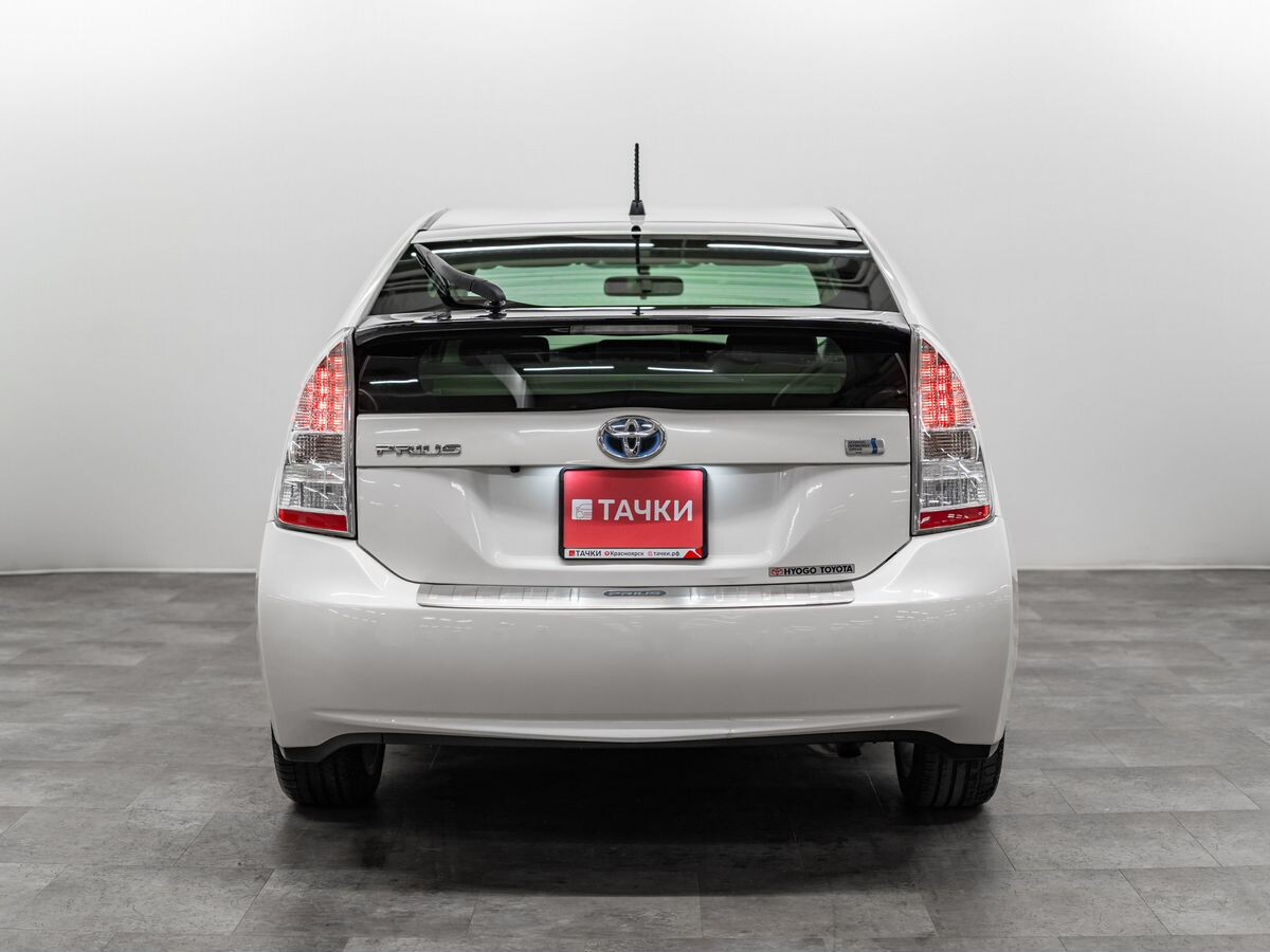 Toyota Prius 2010 - фото автомобиля