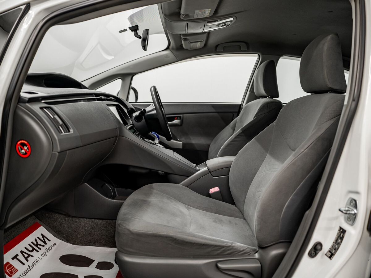 Toyota Prius 2010 - фото автомобиля