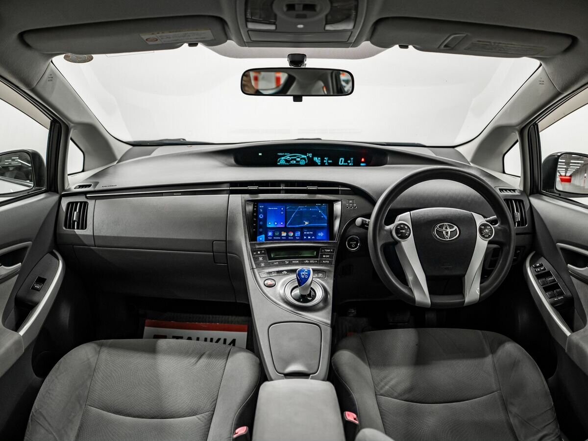 Toyota Prius 2010 - фото автомобиля