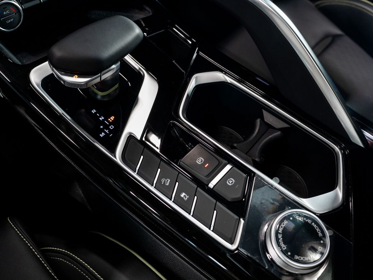 Geely Tugella 2023 - фото автомобиля