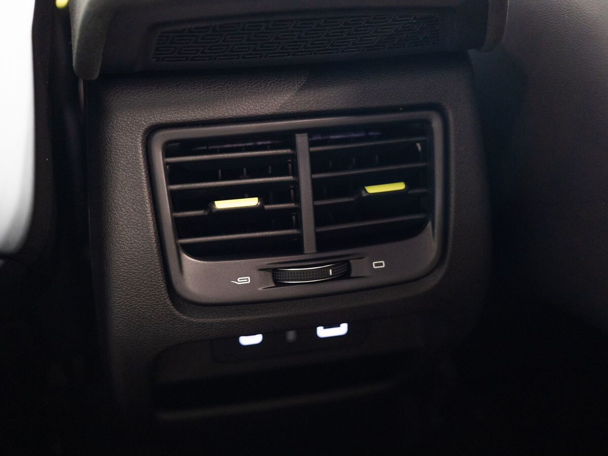 Geely Tugella 2023 - фото автомобиля