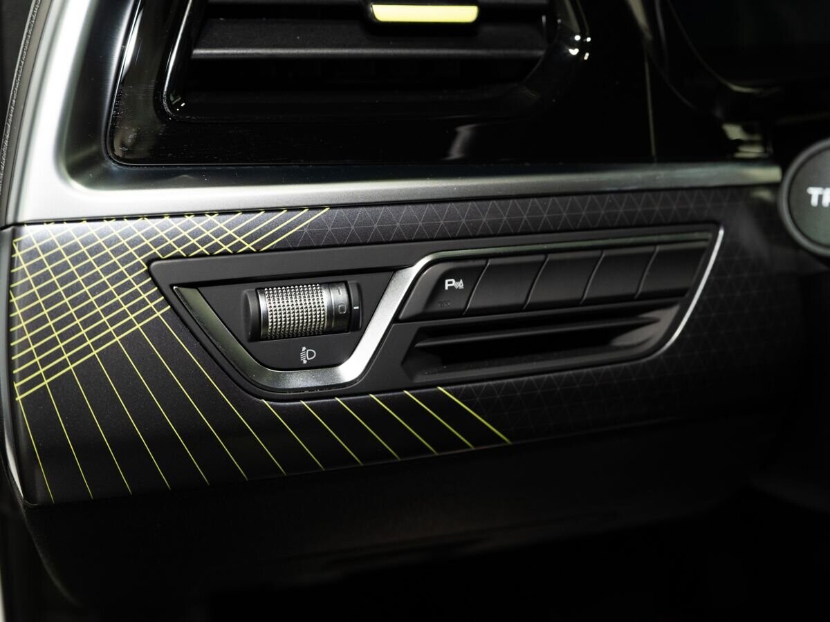 Geely Tugella 2023 - фото автомобиля
