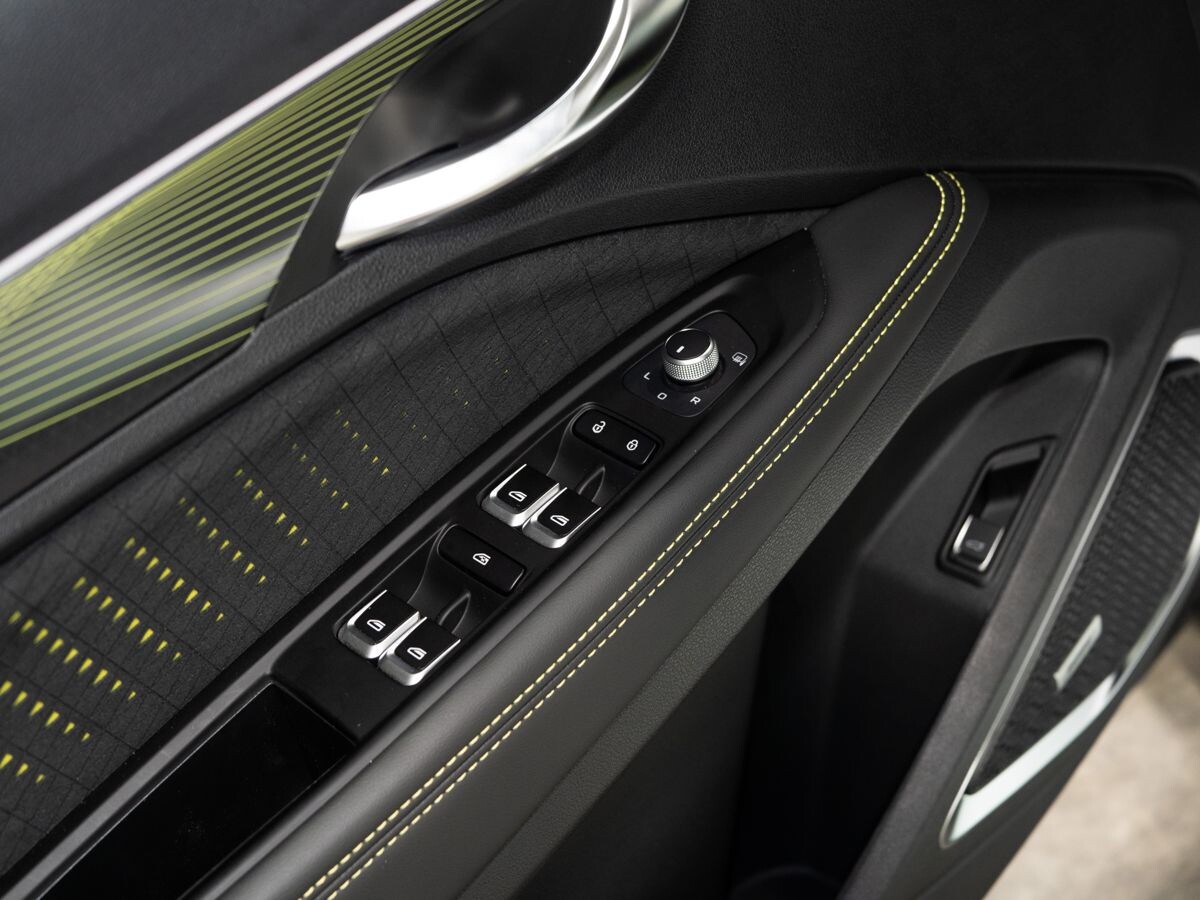 Geely Tugella 2023 - фото автомобиля