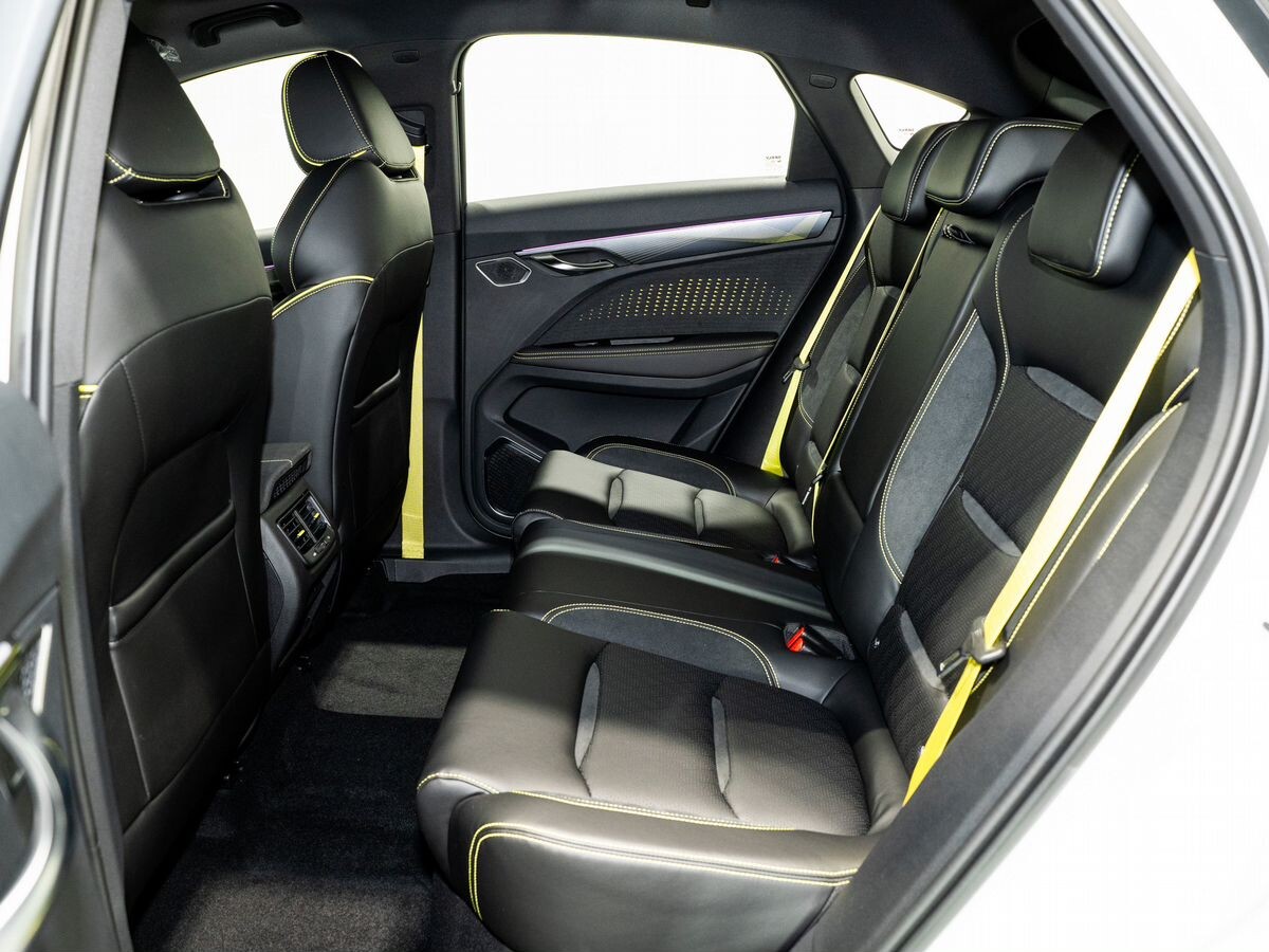 Geely Tugella 2023 - фото автомобиля