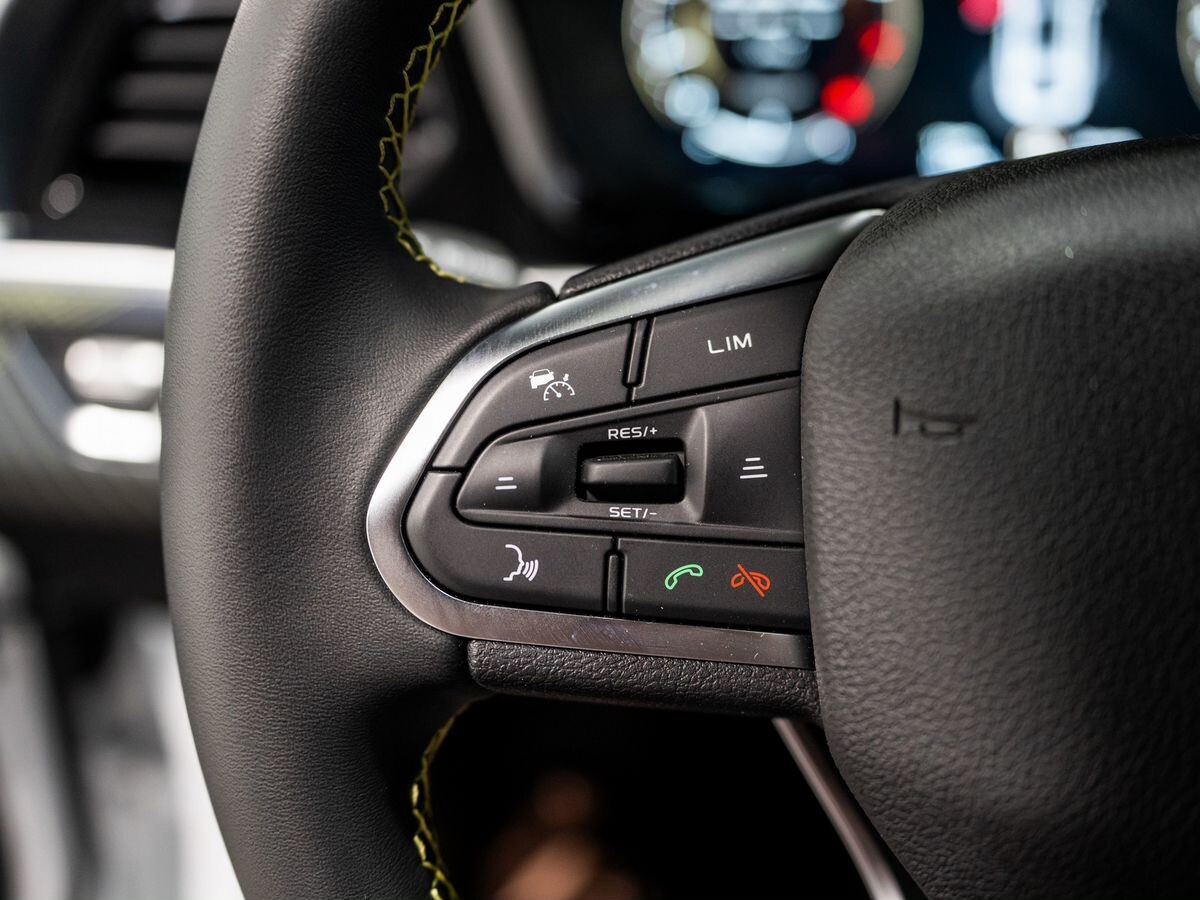 Geely Tugella 2023 - фото автомобиля