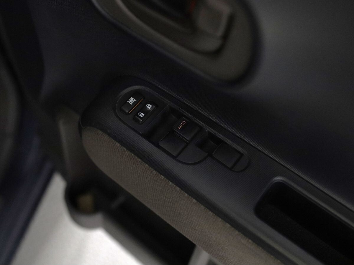 Toyota Spade 2014 - фото автомобиля