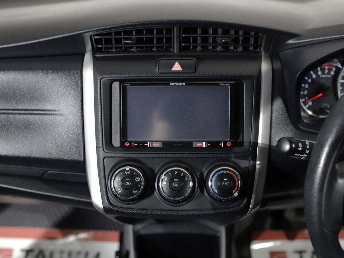 Toyota Corolla Fielder 2015 - фото автомобиля
