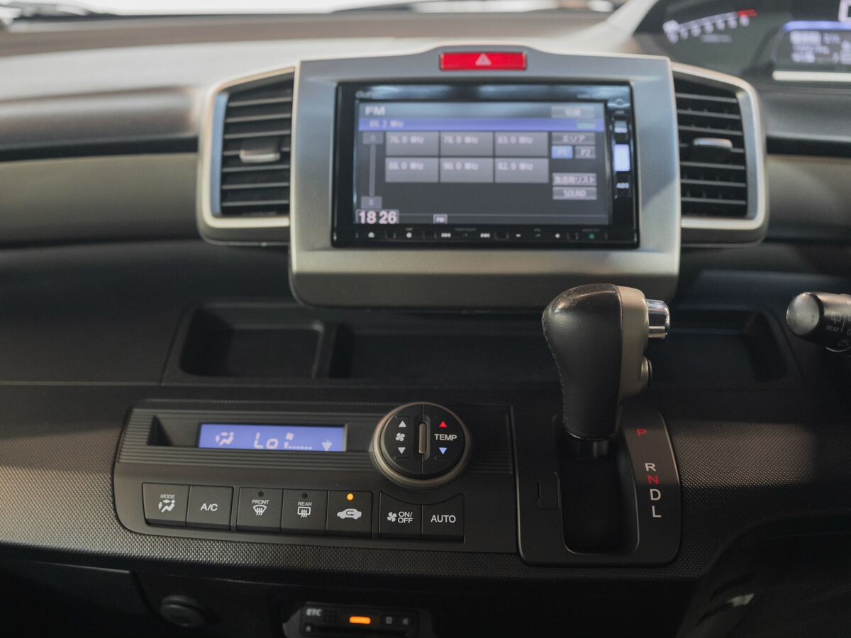 Honda Freed Spike 2016 - фото автомобиля