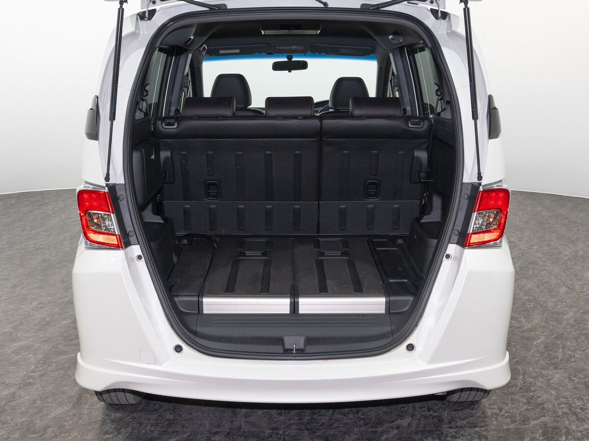 Honda Freed Spike 2016 - фото автомобиля