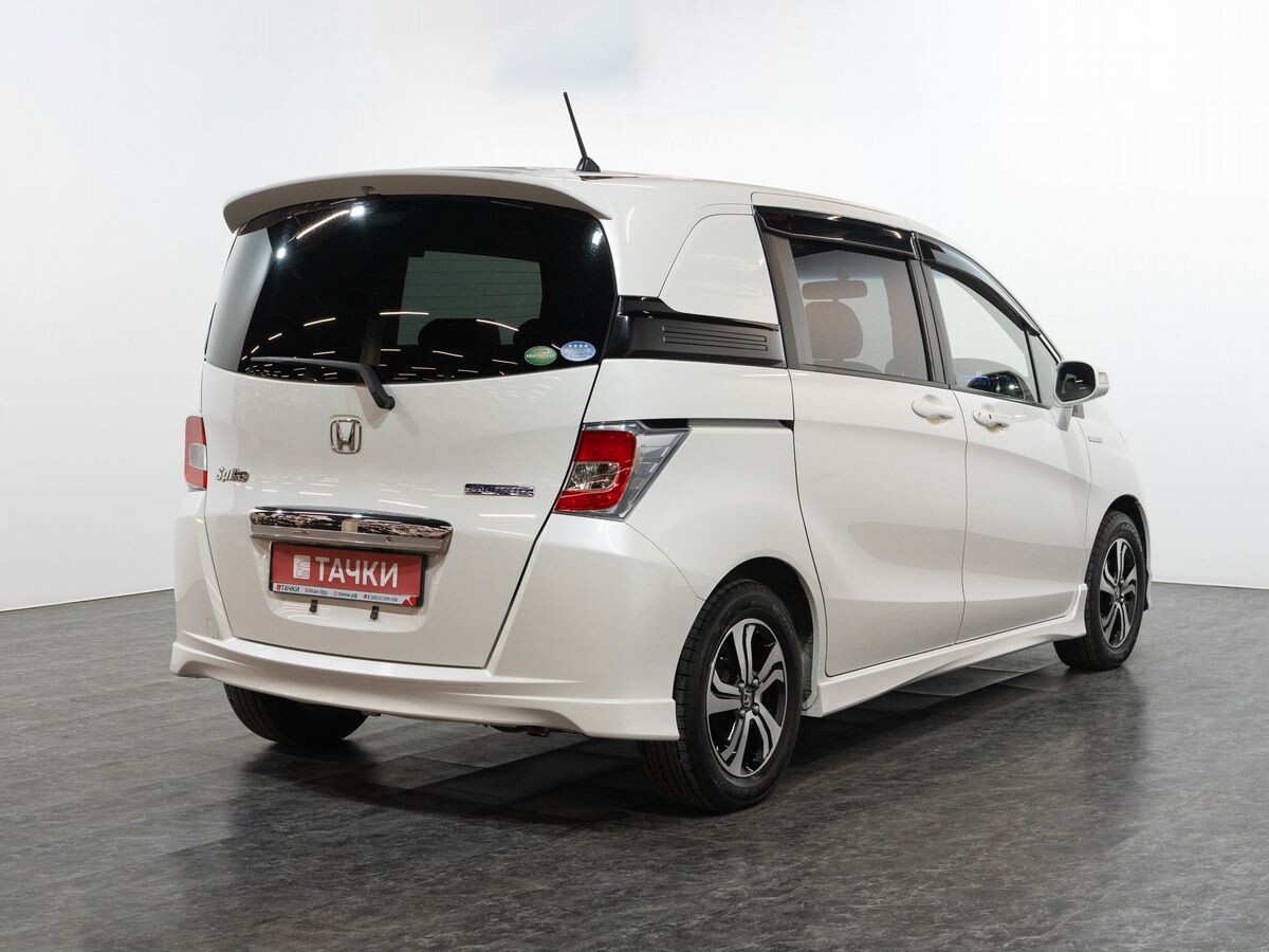 Honda Freed Spike 2016 - фото автомобиля