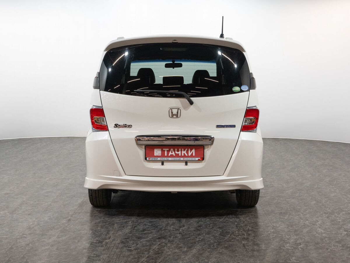 Honda Freed Spike 2016 - фото автомобиля