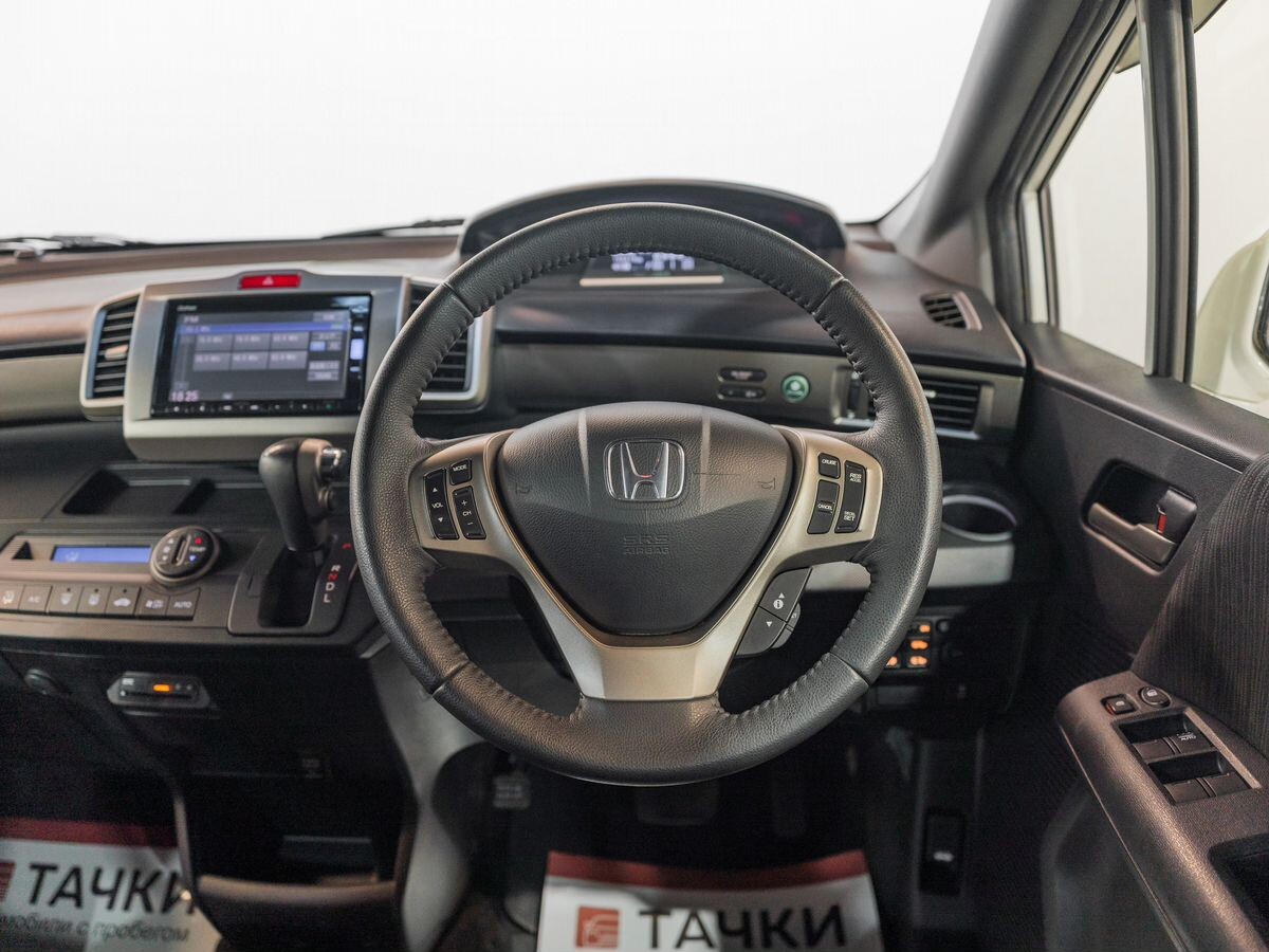 Honda Freed Spike 2016 - фото автомобиля
