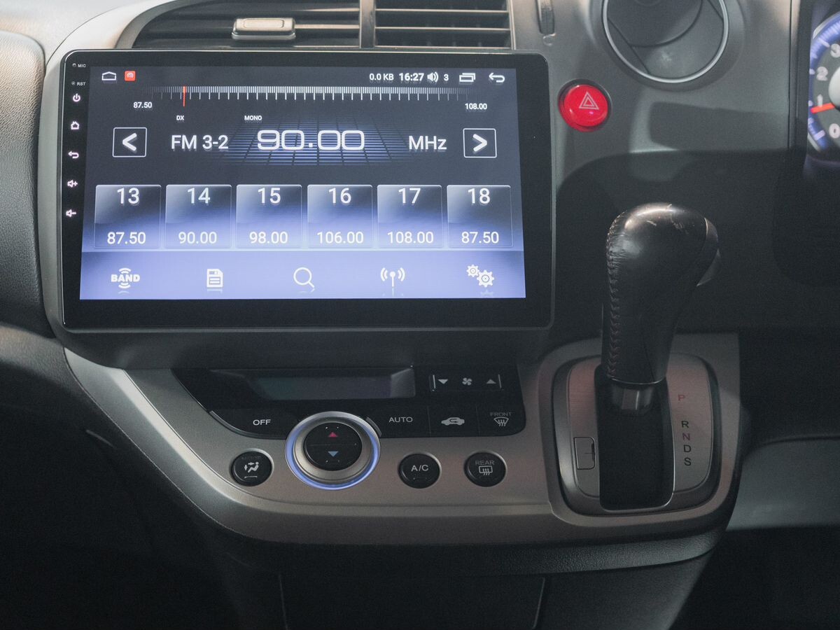 Honda Stream 2011 - фото автомобиля