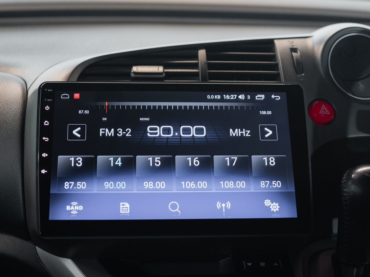 Honda Stream 2011 - фото автомобиля
