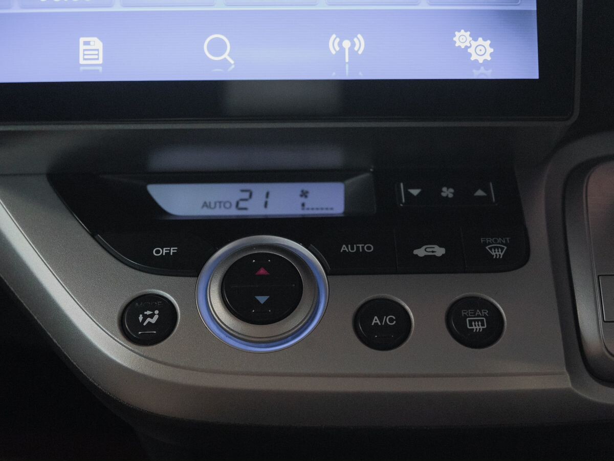 Honda Stream 2011 - фото автомобиля