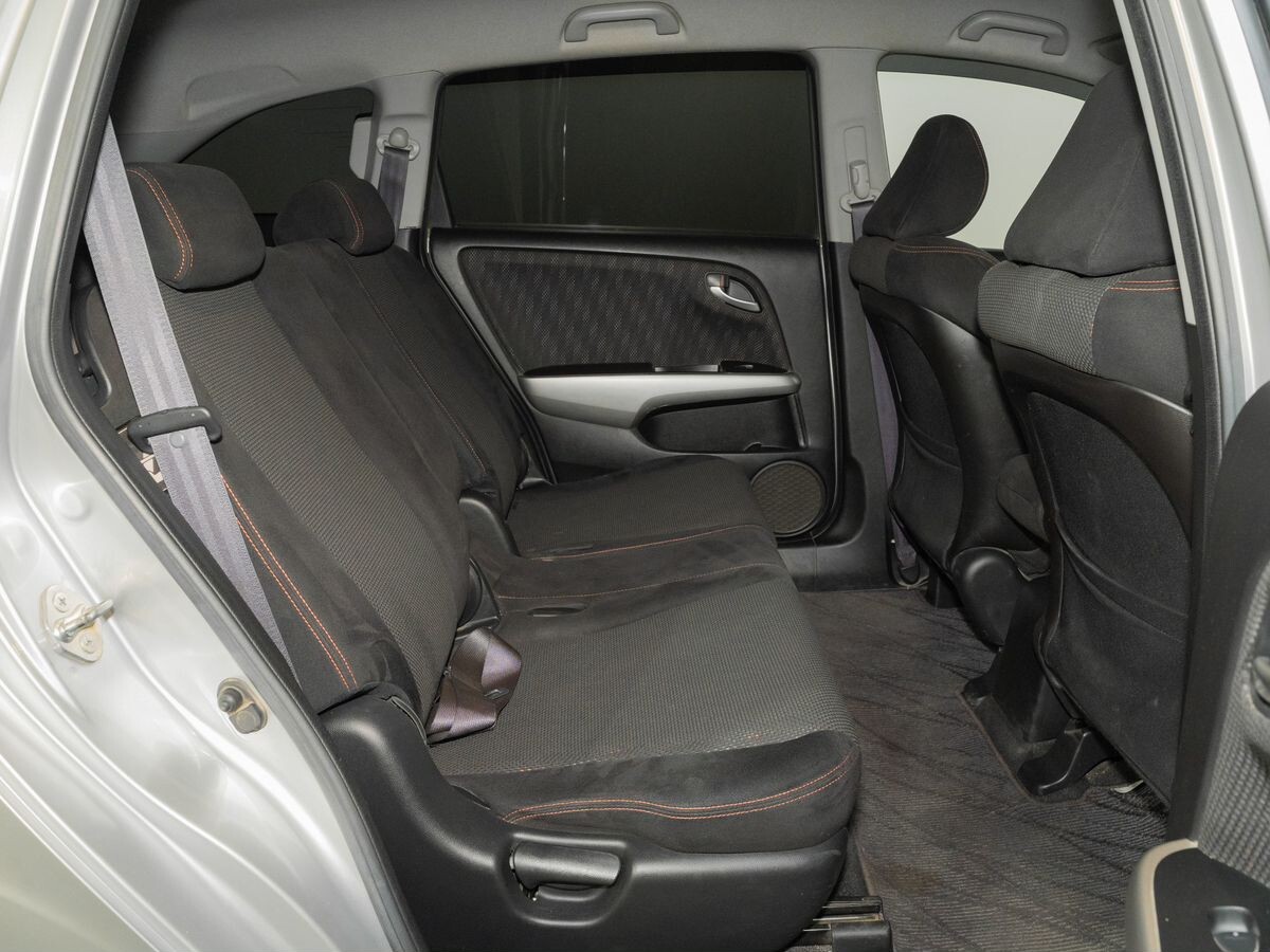 Honda Stream 2011 - фото автомобиля