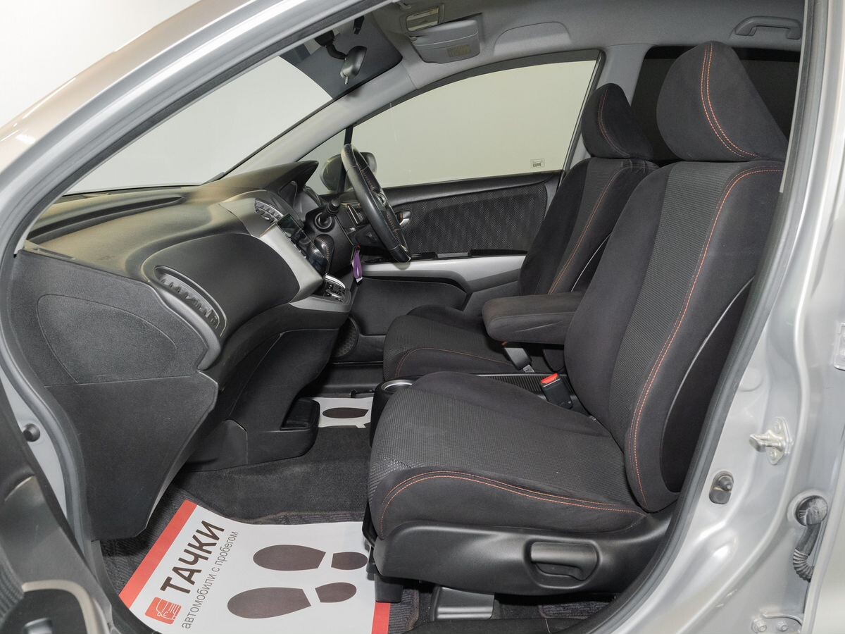 Honda Stream 2011 - фото автомобиля