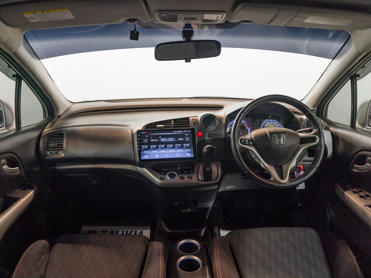 Honda Stream 2011 - фото автомобиля