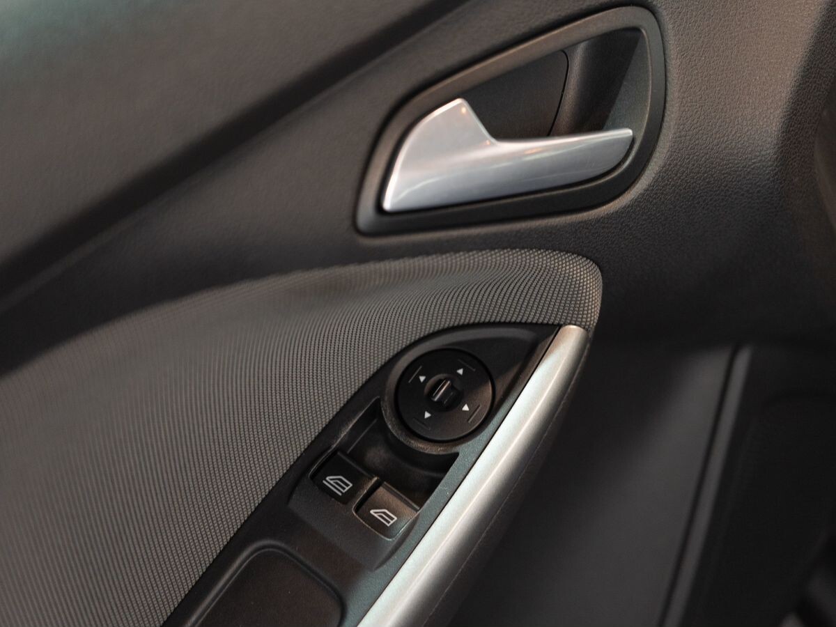 Ford Focus 2013 - фото автомобиля