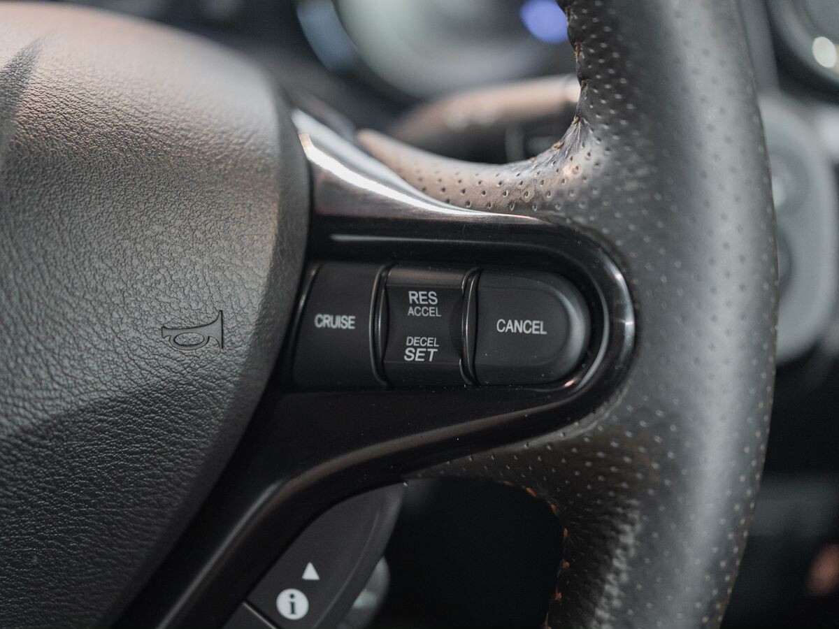 Honda Fit Shuttle 2011 - фото автомобиля