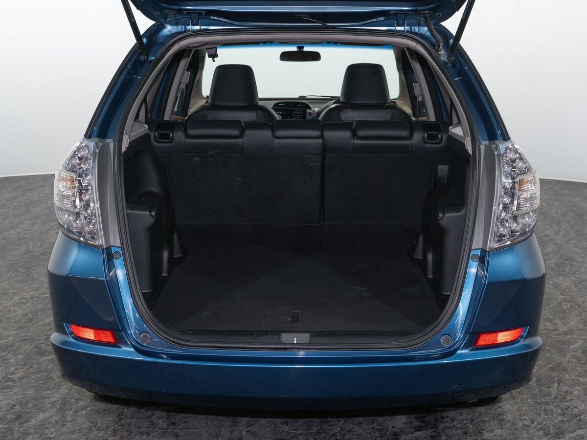 Honda Fit Shuttle 2011 - фото автомобиля